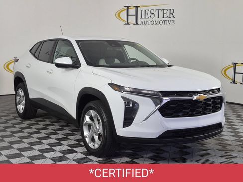 Certified 2024 Chevrolet Trax LS w/ LS Convenience Package FWD image 2
