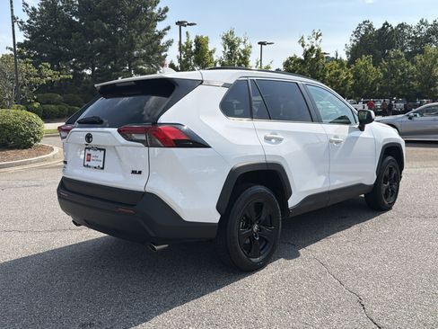 Certified 2025 Toyota RAV4 XLE FWD image 17