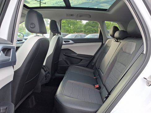 New 2026 Volkswagen Taos SE AWD/4WD image 6