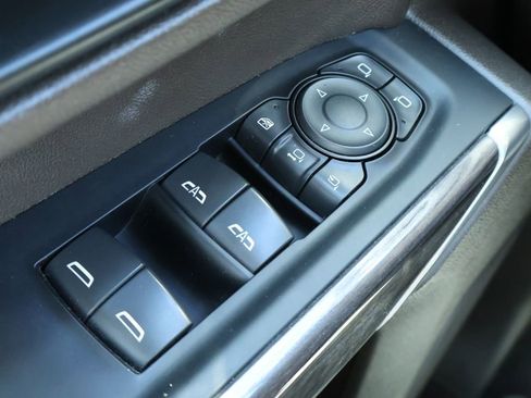 Used 2023 Chevrolet Silverado 2500 LTZ w/ LTZ Convenience Package image 18