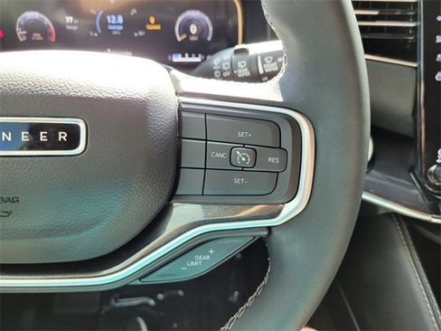 Used 2023 Jeep Wagoneer 4WD w/ Premium Group I image 31