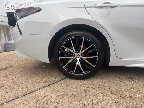 Used 2024 Toyota Camry SE image 9