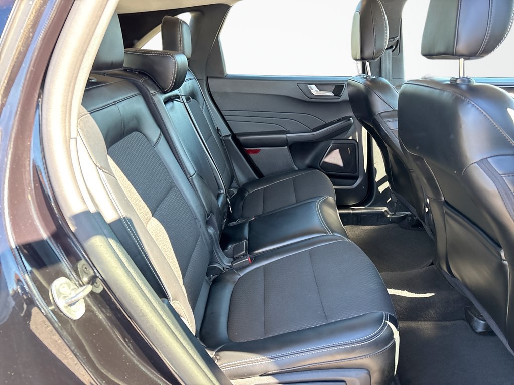 Used 2025 Ford Escape SE FWD image 16