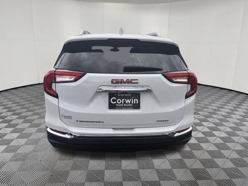 Used 2024 GMC Terrain SLT AWD/4WD image 5