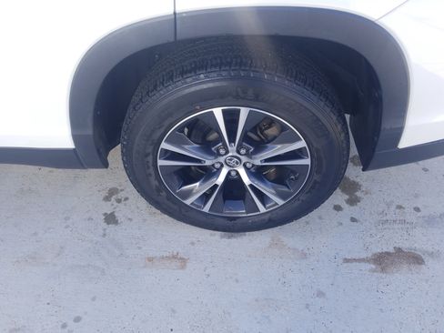 Used 2019 Toyota Highlander LE image 22