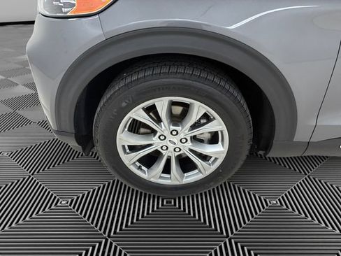Used 2021 Ford Explorer Limited w/ Equipment Group 301A AWD/4WD image 9