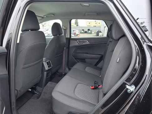 New 2025 Kia Sportage LX image 6