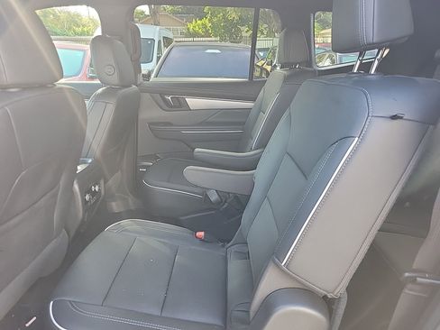 Used 2025 Buick Enclave Preferred w/ Power Package image 22