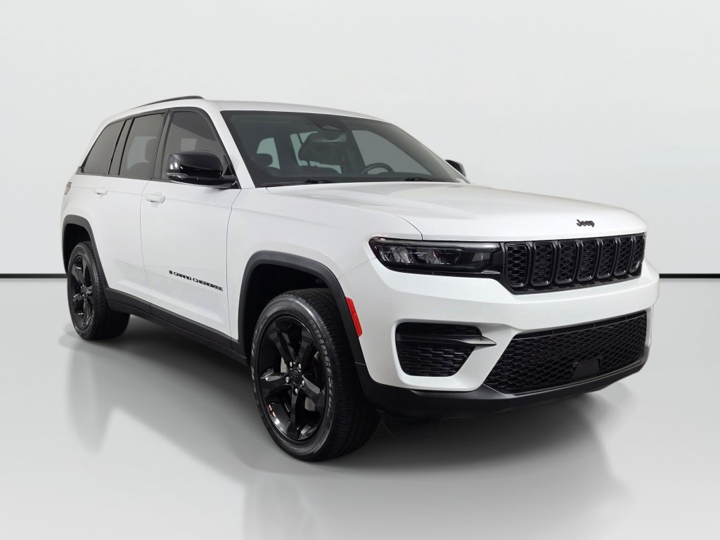 Used 2023 Jeep Grand Cherokee Altitude AWD/4WD image 8