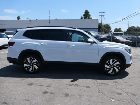 Used 2025 Volkswagen Atlas SE FWD image 2
