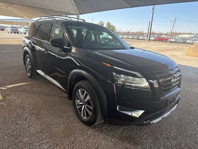 Used 2024 Nissan Pathfinder SL w/ Black Appearance Package