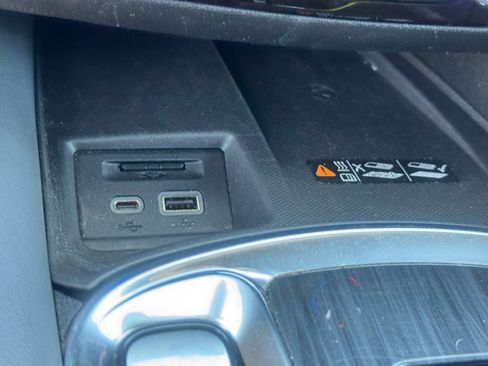 Used 2024 Buick Enclave Premium image 29