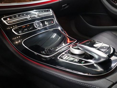 Used 2017 Mercedes-Benz E 300 4MATIC image 27