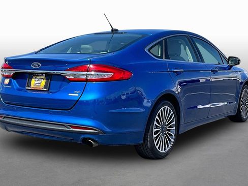 Used 2017 Ford Fusion SE w/ Fusion SE Technology Package FWD image 2