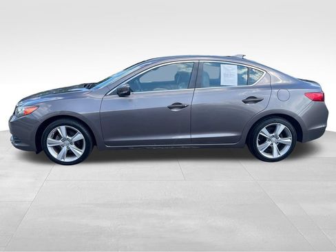 Used 2013 Acura ILX w/ Technology Package FWD image 4
