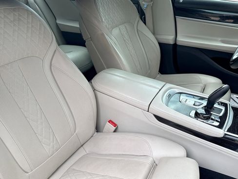 Used 2019 BMW 750i w/ Executive Package RWD image 24