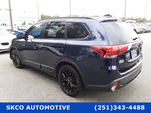 Used 2018 Mitsubishi Outlander LE image 3