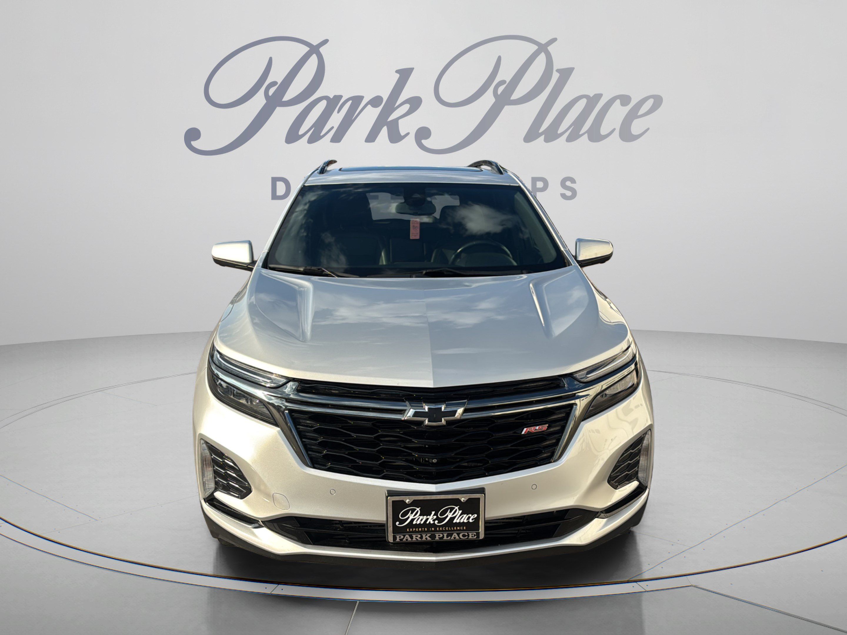 Used 2022 Chevrolet Equinox RS w/ Infotainment Package FWD image 9