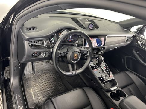Certified 2022 Porsche Macan S AWD/4WD image 4