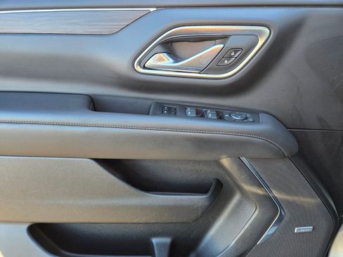 Used 2024 Chevrolet Suburban LT image 19