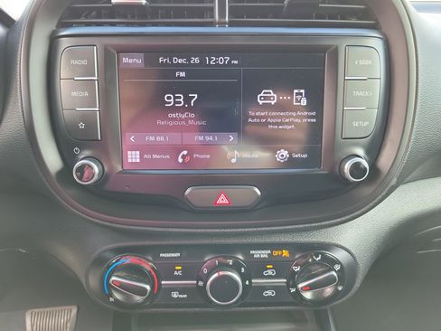 Used 2022 Kia Soul LX image 9