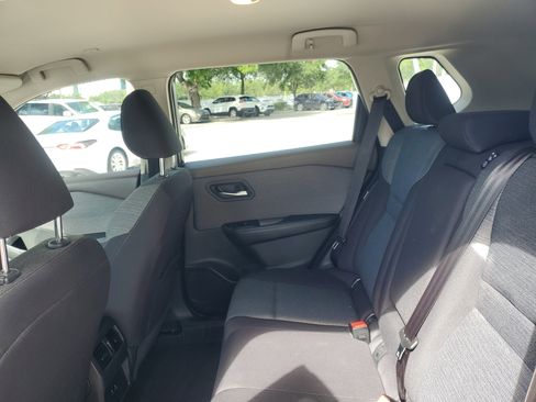 Used 2023 Nissan Rogue SV FWD image 11