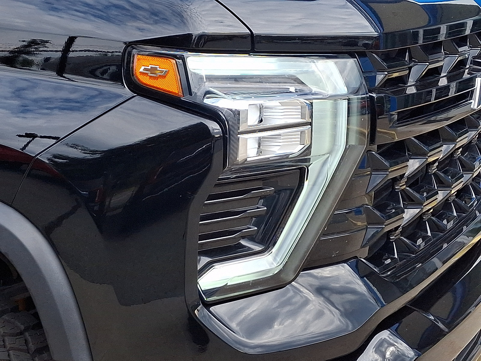Used 2024 Chevrolet Silverado 2500 ZR2 AWD/4WD image 9