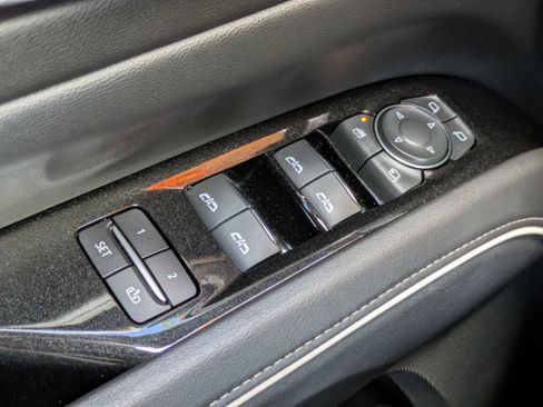 Used 2022 Cadillac Escalade Luxury image 15