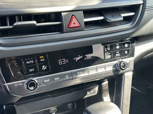Used 2024 Kia Seltos EX FWD image 16