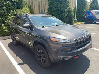Used 2017 Jeep Cherokee Trailhawk w/ Comfort/Convenience Group AWD/4WD video 1