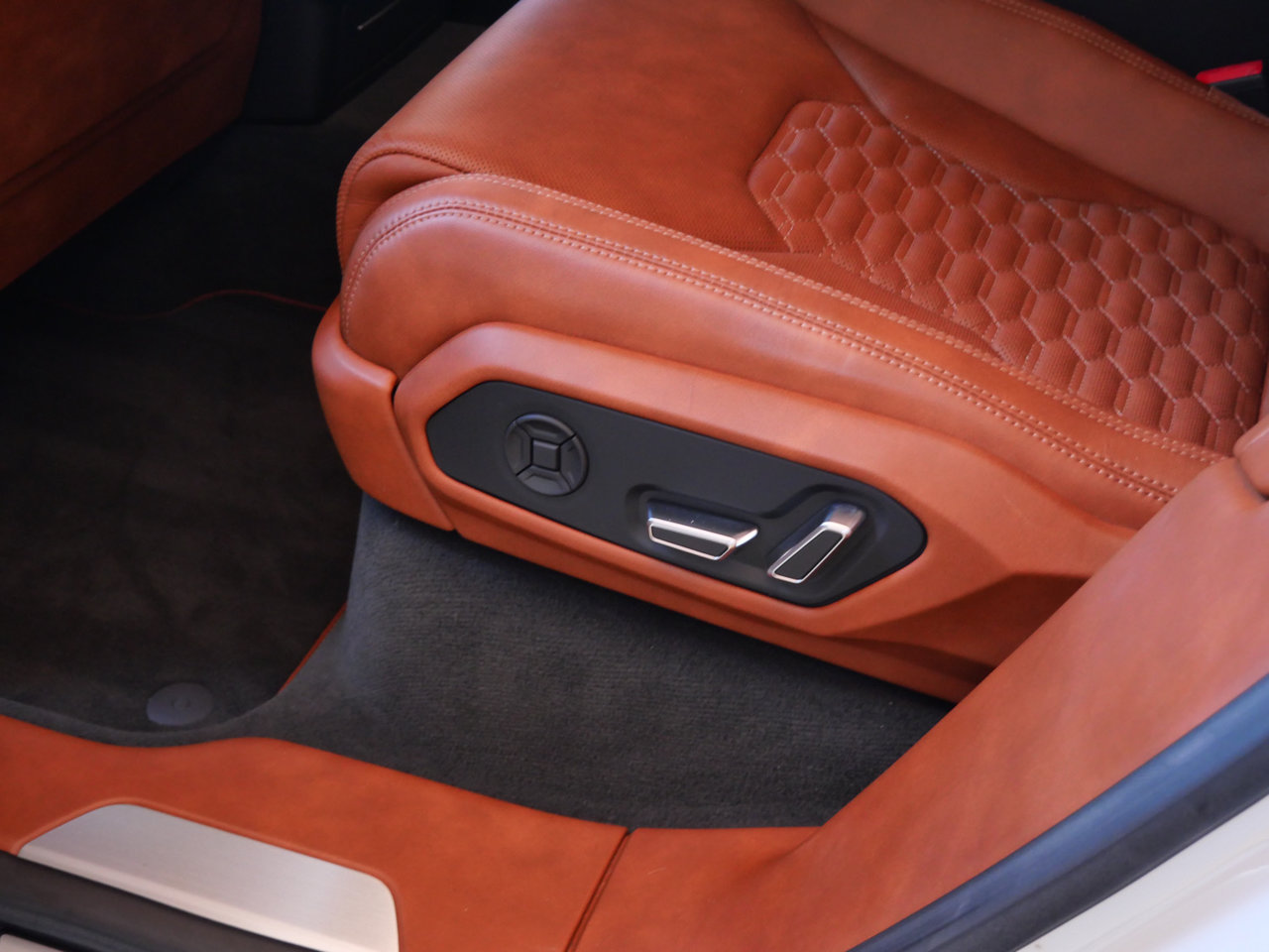 Used 2020 Lamborghini Urus AWD/4WD image 20