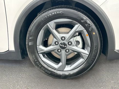 New 2025 Kia K4 LXS image 28