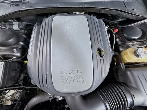 Used 2018 Dodge Charger R/T image 39