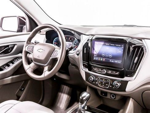 Used 2021 Chevrolet Traverse LT FWD image 19