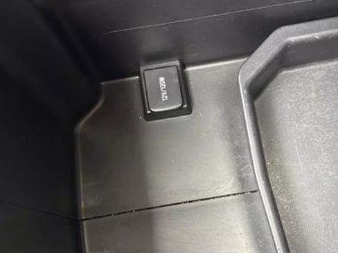 Used 2016 Toyota Highlander Limited image 22