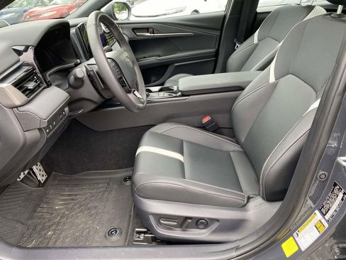 Used 2025 Toyota Camry SE w/ Convenience Package FWD image 20
