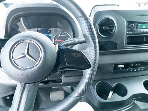 Used 2025 Mercedes-Benz Sprinter 2500 image 24