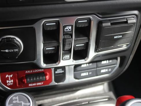 Used 2026 Jeep Gladiator Mojave AWD/4WD image 8