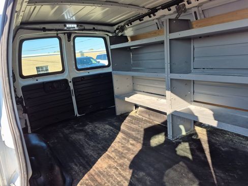 Used 2021 GMC Savana 2500 w/ Driver Convenience Package image 9