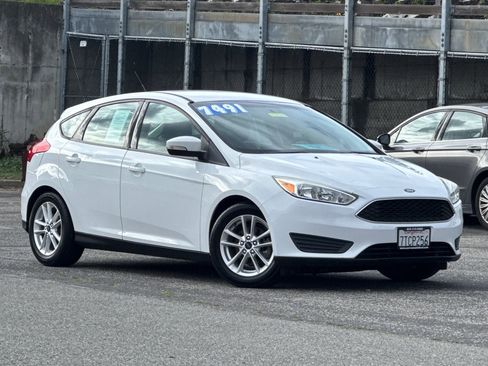 Used 2016 Ford Focus SE image 2