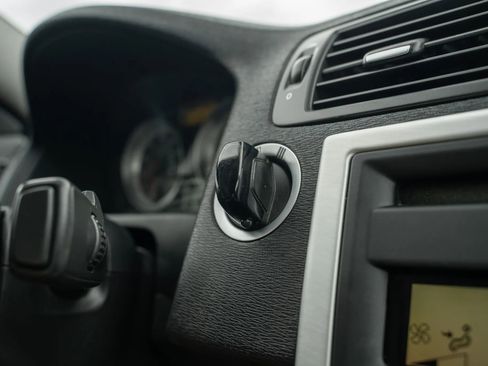 Used 2013 Volvo C70 T5 image 22