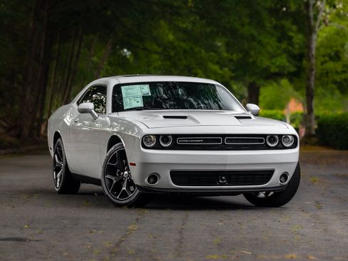 Used 2018 Dodge Challenger SXT Plus RWD image 1