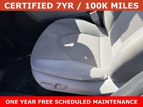 Used 2024 Toyota Highlander LE FWD image 15