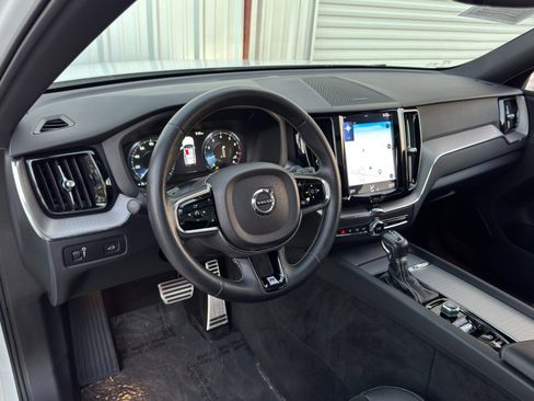 Used 2019 Volvo XC60 T5 R-Design w/ Protection Package image 12