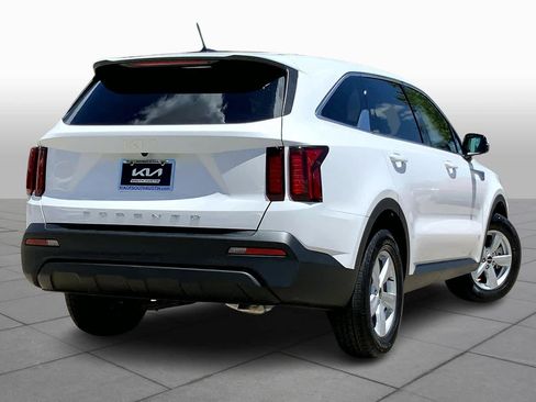 Used 2022 Kia Sorento LX image 13