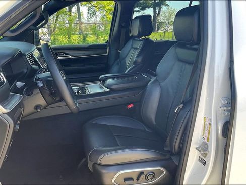 Used 2024 Jeep Wagoneer Series II w/ Flexible Seating Group AWD/4WD image 24