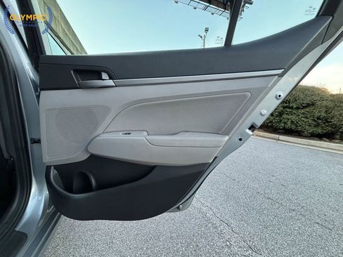 Used 2017 Hyundai Elantra Limited image 42