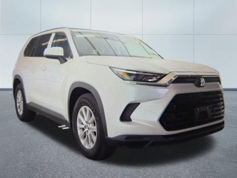Used 2025 Toyota Grand Highlander AWD image 2