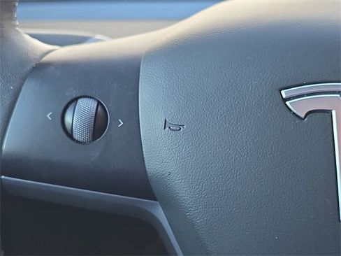 Used 2021 Tesla Model Y Long Range image 20