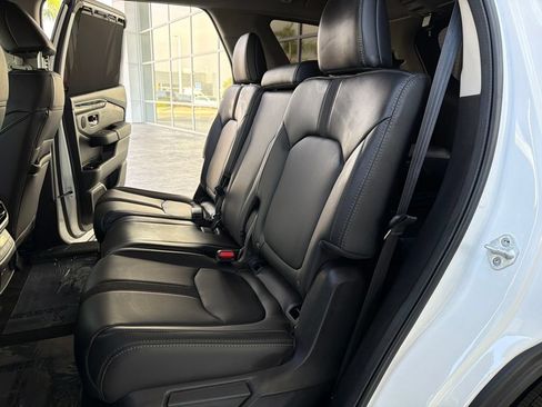 Used 2025 Honda Pilot EX-L image 12